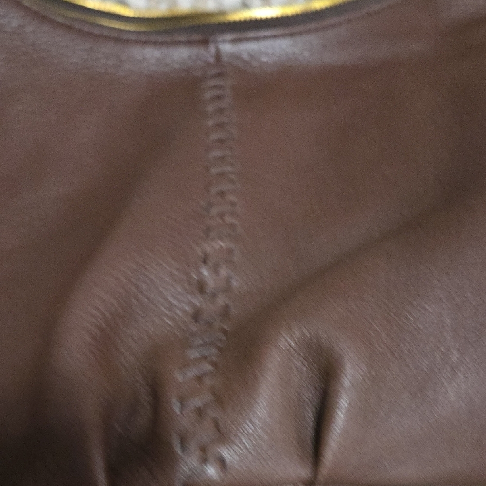 Elegant Brown Leather Shoulder Bag - Picture 4 of 8